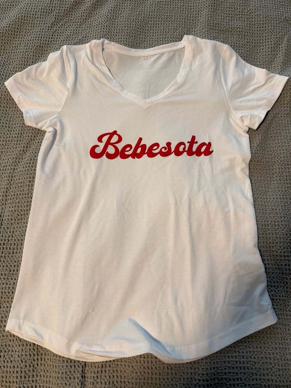 Cricut Custom Printed Bebesota V-Neck T-Shirt White Size L